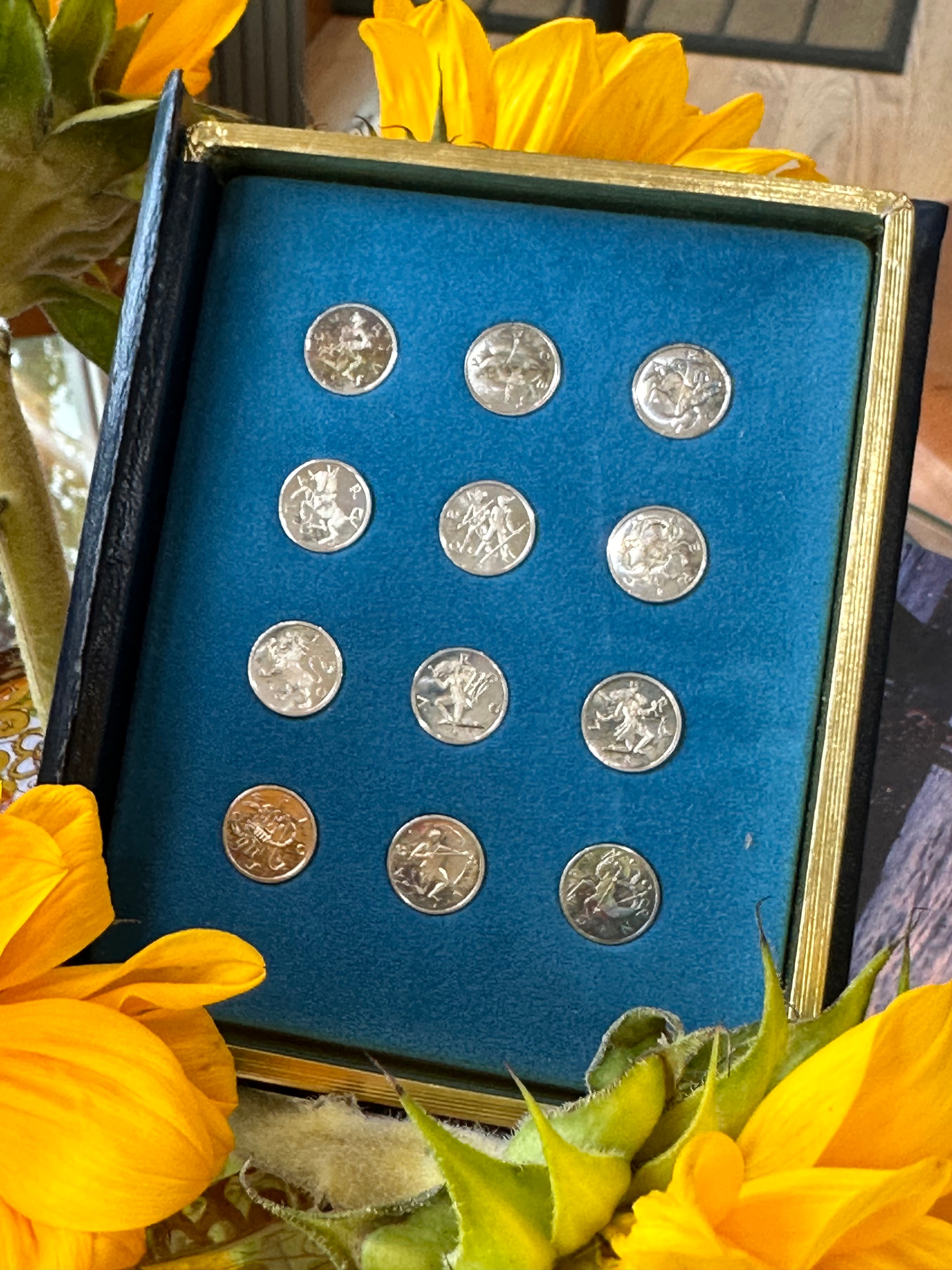 Franklin Mint Treasury of Zodiac Medals # 545-00403 – O'Neill's