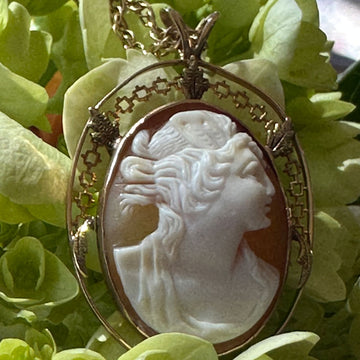 14 Karat Yellow Gold Cameo Pendant  # 546-00104