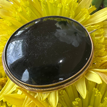 14 Karat Yellow Gold Onyx Pin