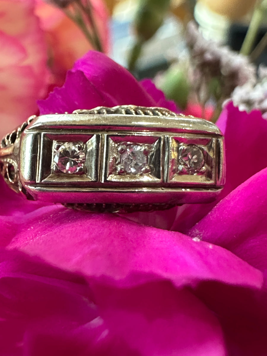 10 Karat Yellow Gold Diamond Filigree Ring  # 541-00109