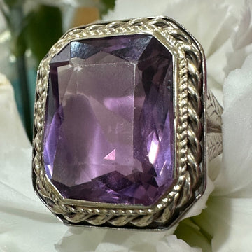 14 Karat White Gold & Amethyst Ring