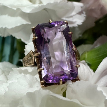 14 Karat Yellow Gold & Amethyst Ring