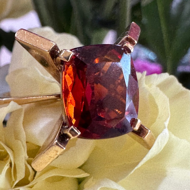 18 Karat Yellow Gold Sunstone Ring 