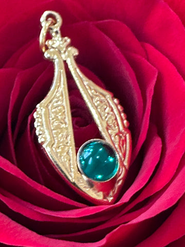 14 Karat Yellow Gold Green Glass Pendant  # 435-00199