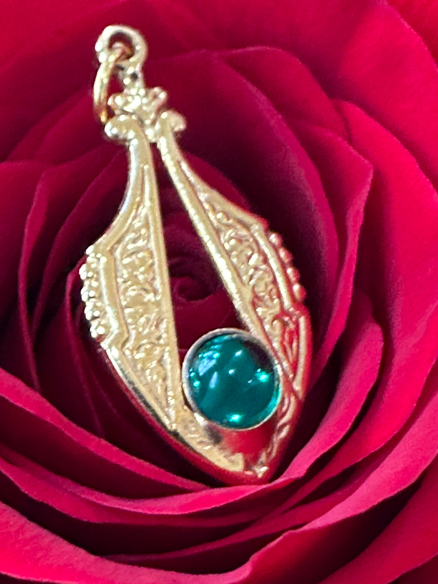 14 Karat Yellow Gold Green Glass Pendant  # 435-00199