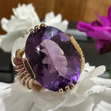 10 Karat Yellow Gold & Amethyst Ring