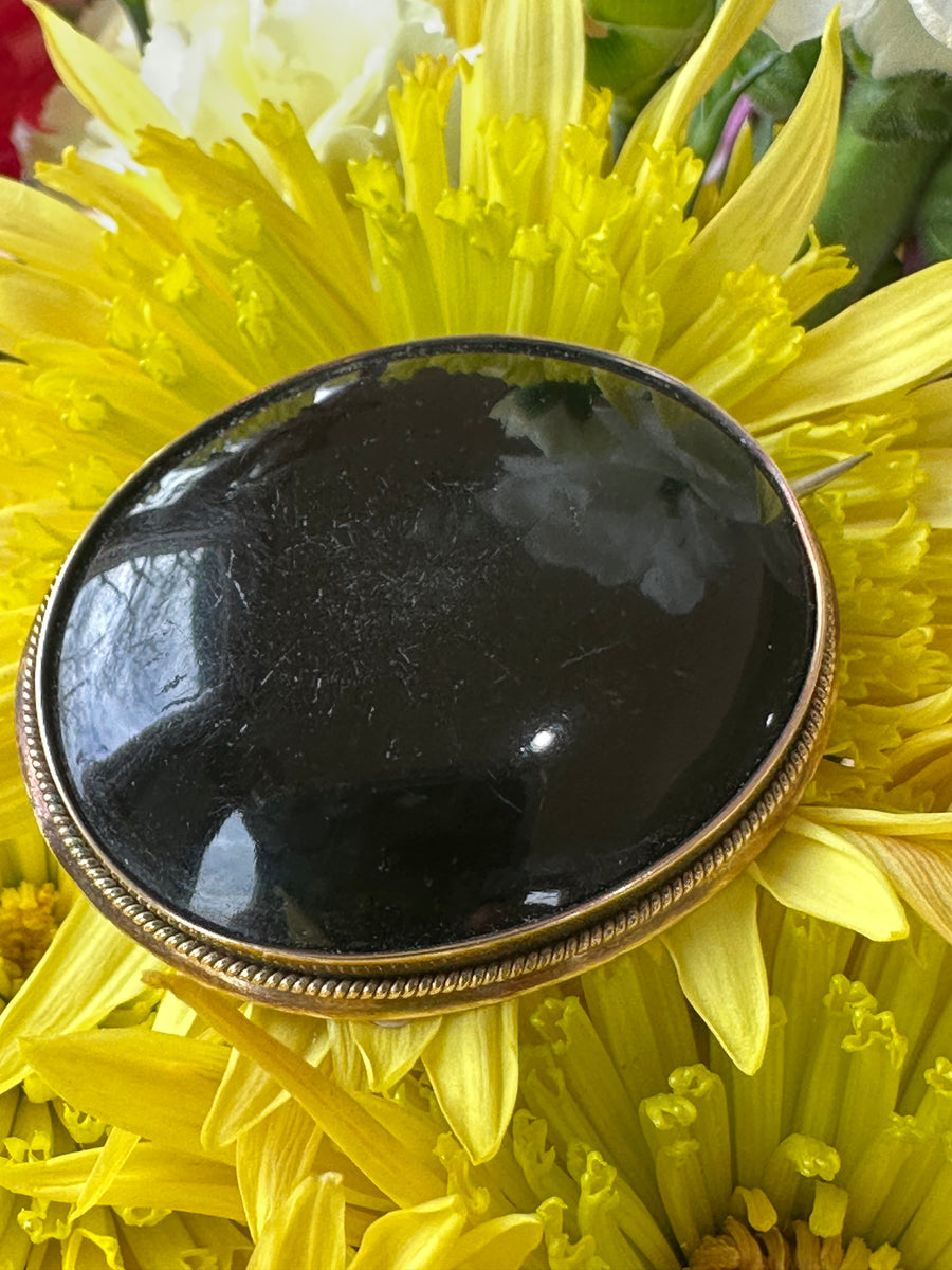 14 Karat Yellow Gold Onyx Pin  # 548-00549