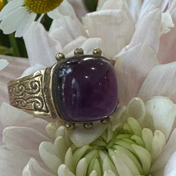 19 Karat Yellow Gold Amethyst Cabochon Ring