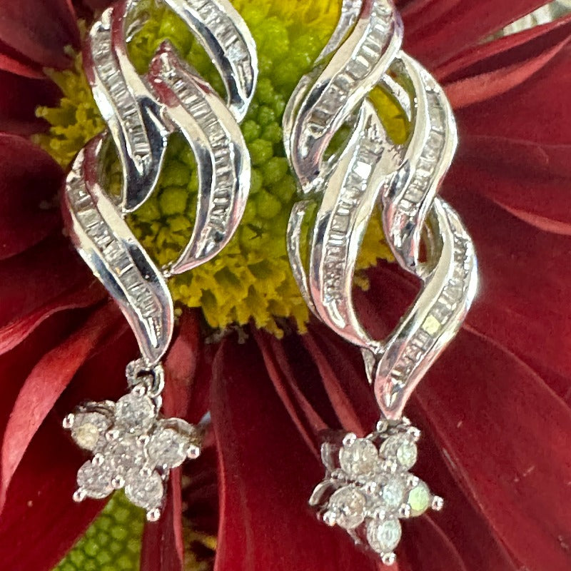 Lady's 18 K White Diamond Earrings