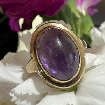 8 Karat Yellow Gold Cabochon Cut Amethyst Ring