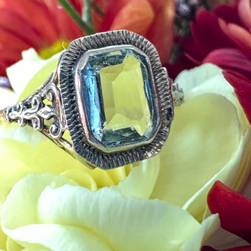 14 Karat Yellow Gold Vintage Aquamarine Ring