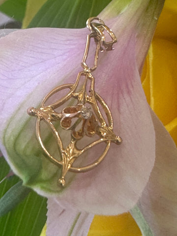10 Karat Yellow Gold Lavalier with 1 Diamond   # 435-00194