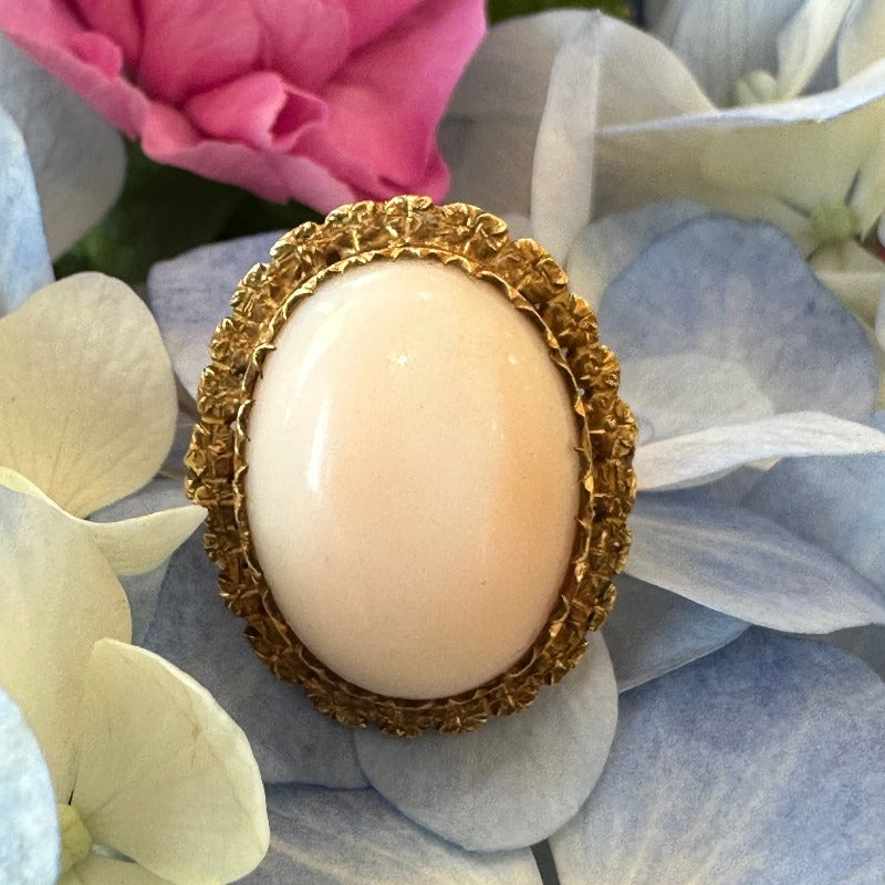 18 Karat Yellow Gold Coral Fashion Ring