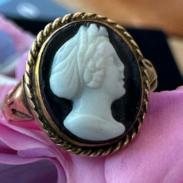 14 Karat Yellow Gold Dark Stone Cameo Ring