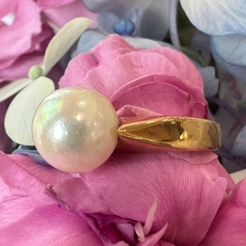 18 Karat Yellow Gold & Cultured Pearl Ring