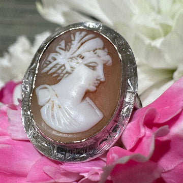 14 Karat White Gold Cameo Ring