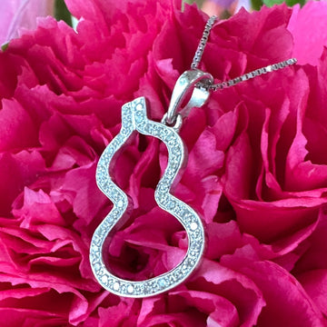 18 Karat White Gold & Diamond Pendant