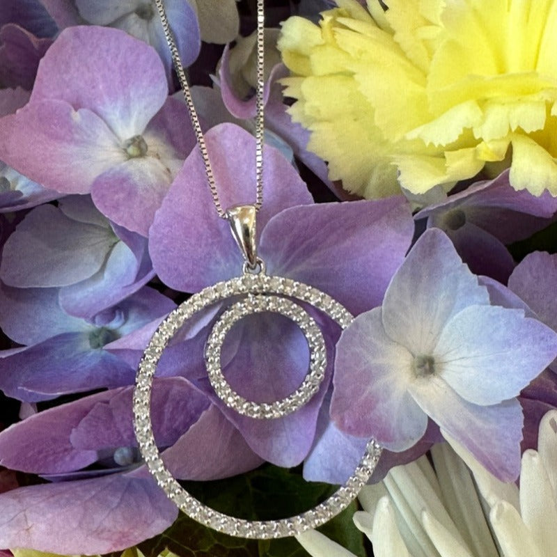 18 Karat White Gold Diamond Circle Necklace
