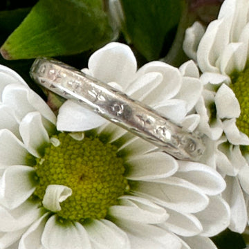 18 Karat White Gold Wedding Band